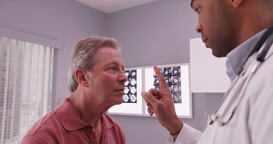 Doctor examines patient to see if he has a traumatic brain injury